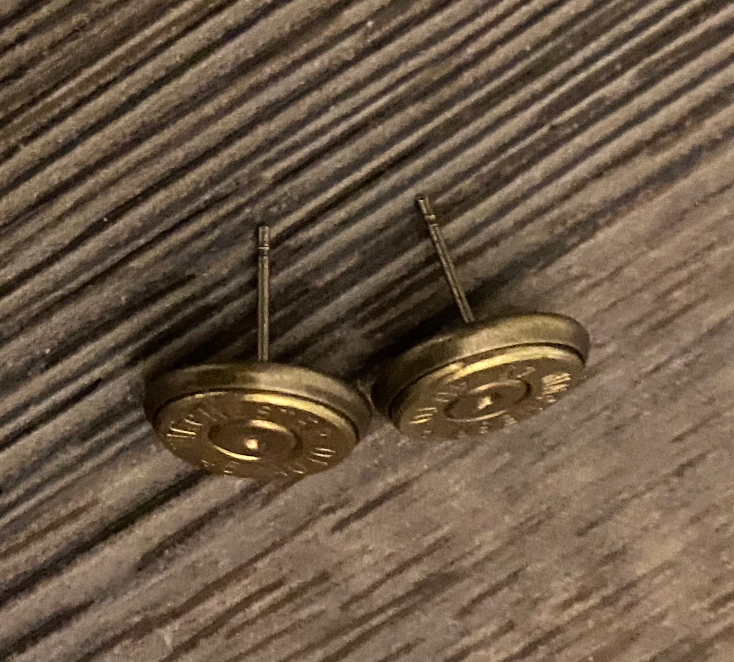 .45 Stud earrings with gold primer