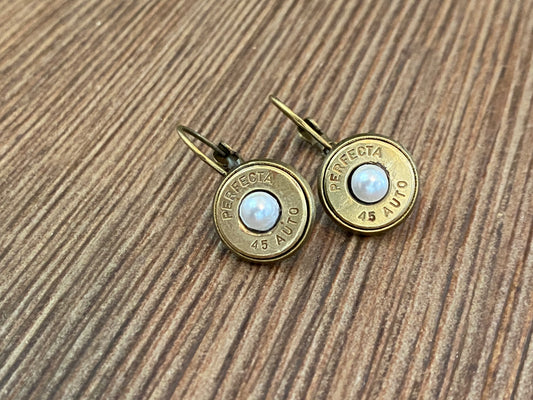 .45 Dangle earring with pearl