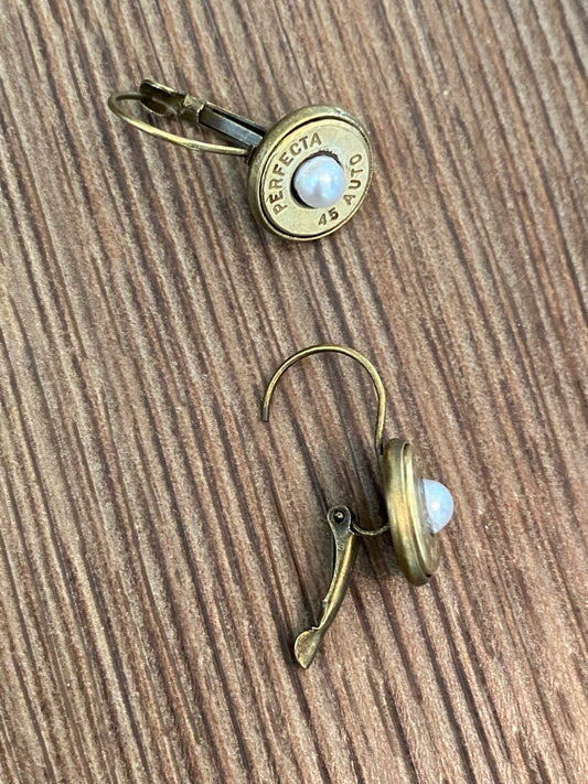 .45 Dangle earring with pearl