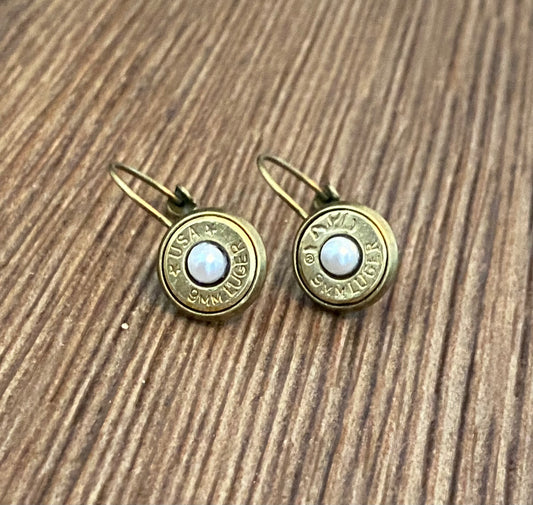 9mm Dangle earring with pearl